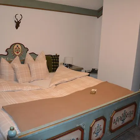 Hotel Schwarzenstein 3*