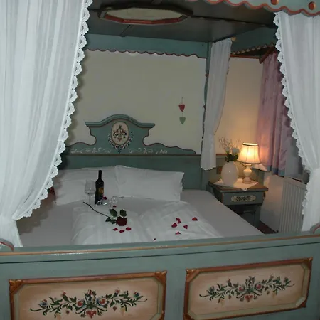 Schwarzenstein Hotel 3*