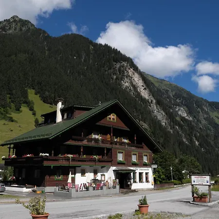 Hotel Schwarzenstein 3*